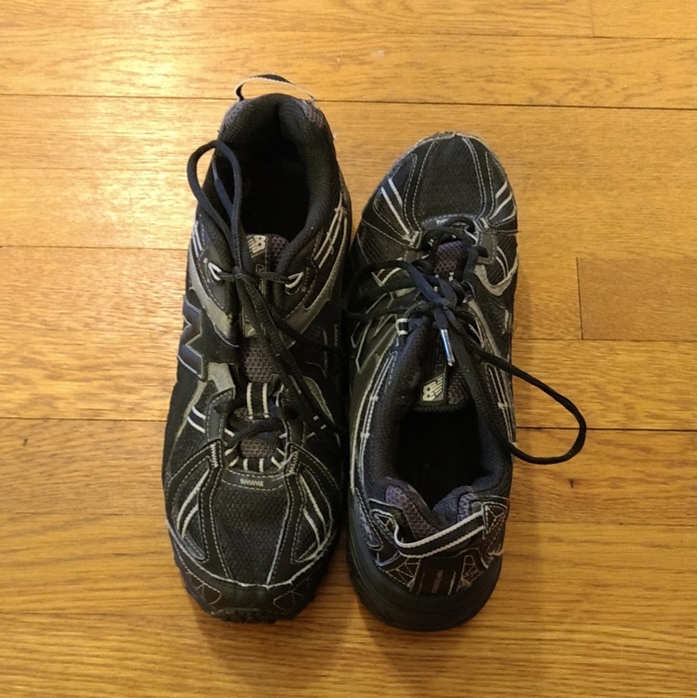 Women's New Balance 411 All Terrain Sneaker Sz 9